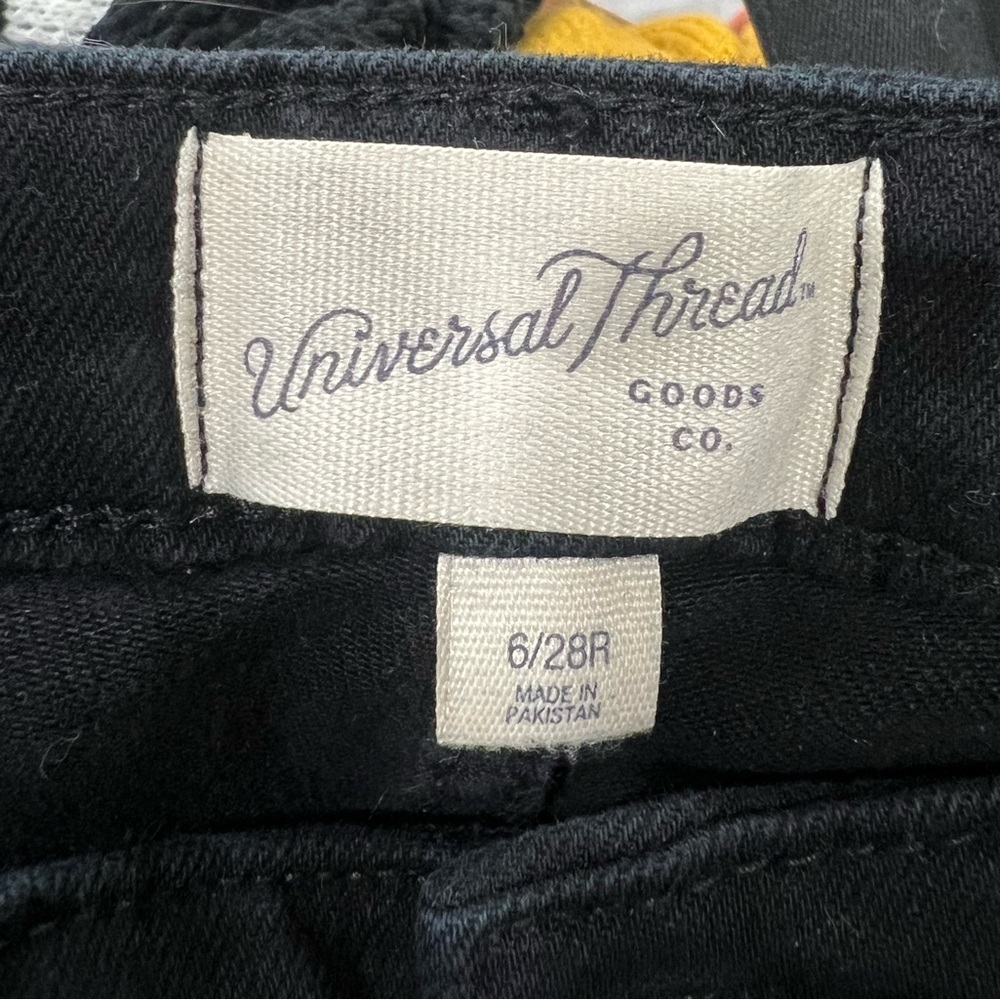 Universal Thread Black High Rise Slim Straight Jeans - Picture 4 of 5